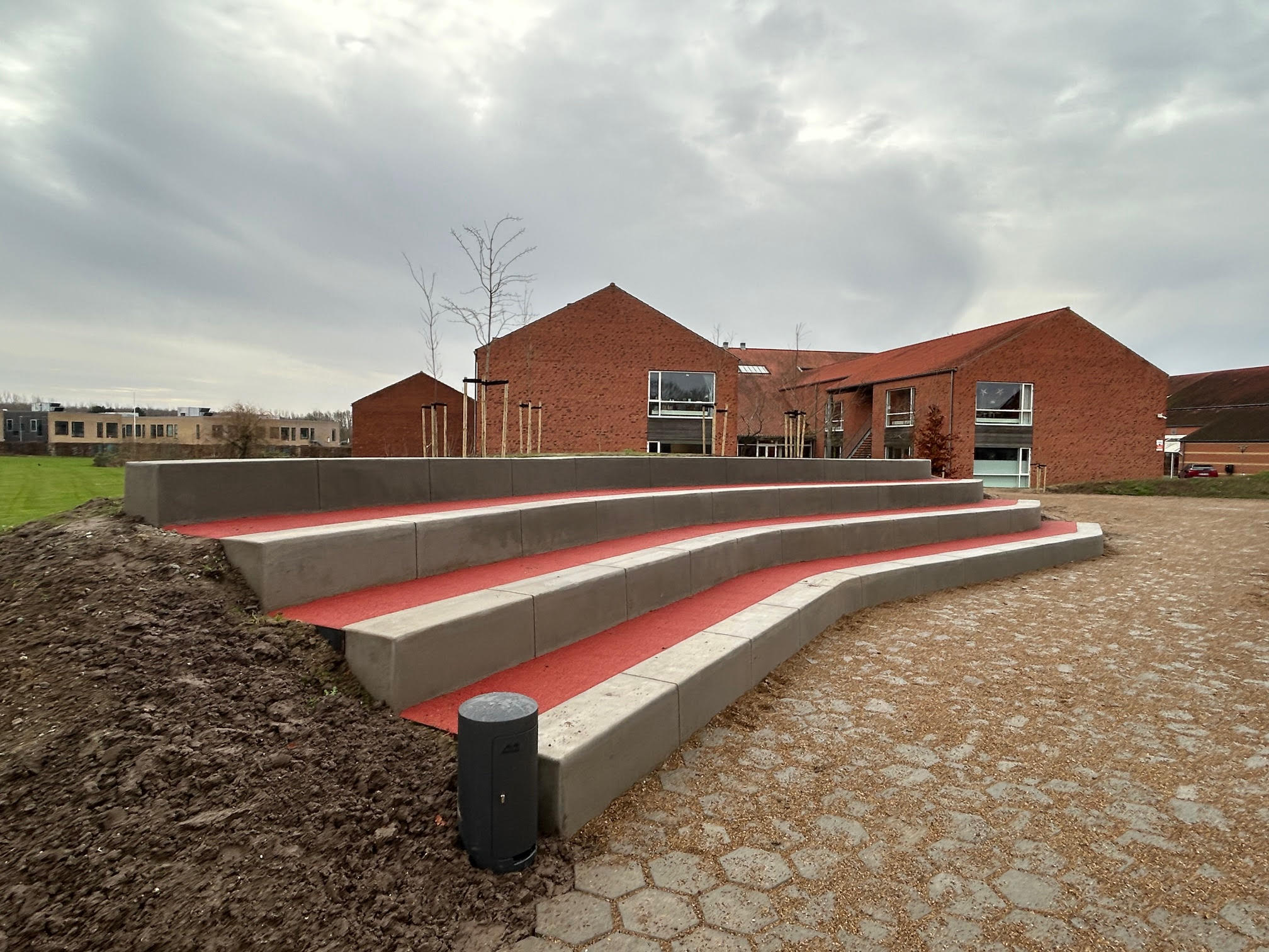 Continuous slipformed concrete bench in a public plaza poured with a ScandiCurb machine