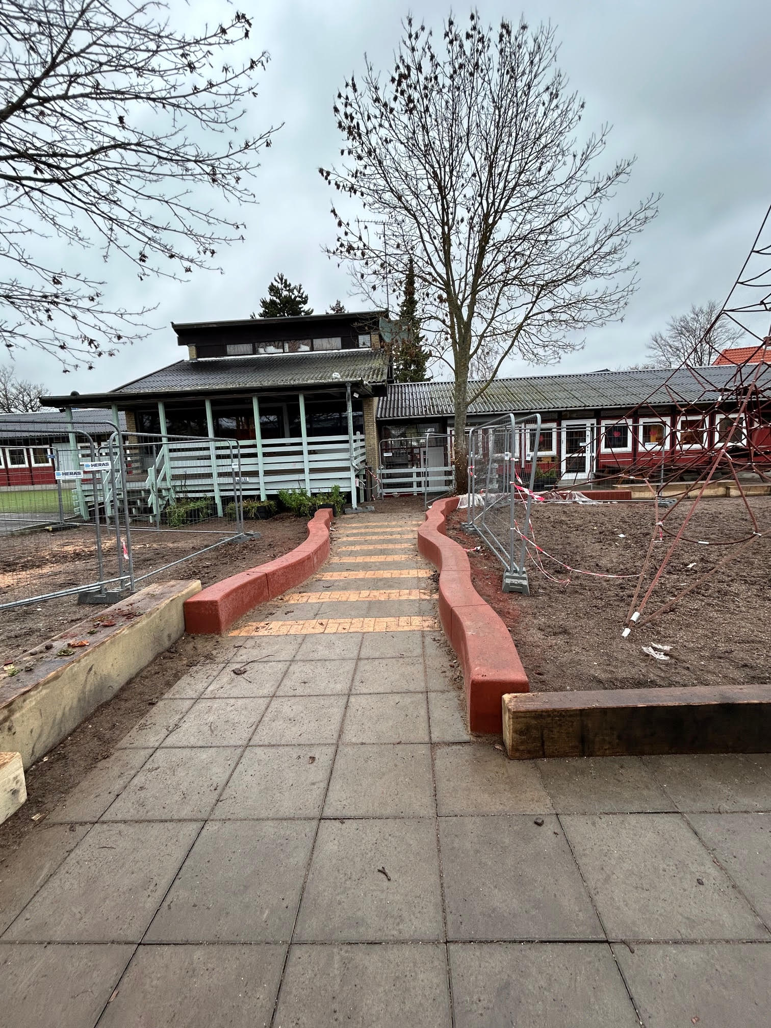 Architectural walkway edge poured on site